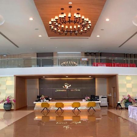 Srivaree Pavilion Hotel And Training Center Bang Phli Exterior foto