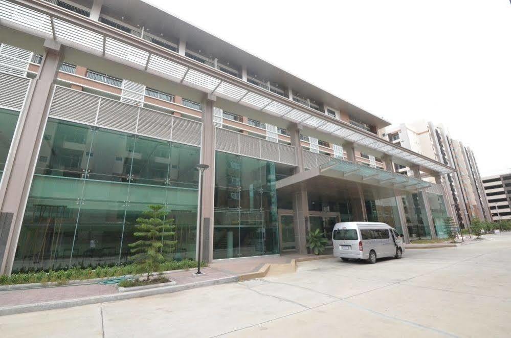 Srivaree Pavilion Hotel And Training Center Bang Phli Exterior foto